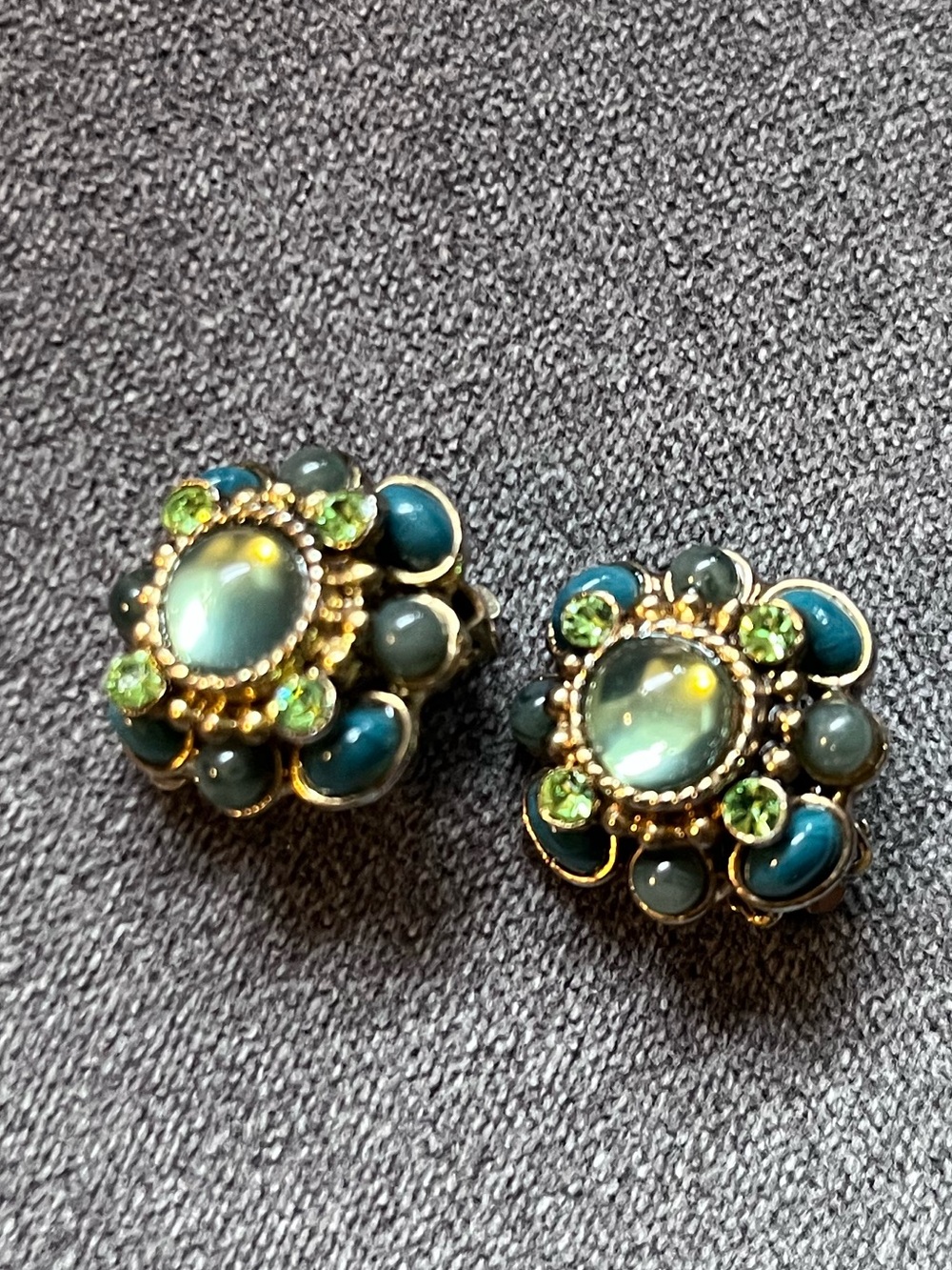 Vintage Green Floral Cluster Clip Earrings